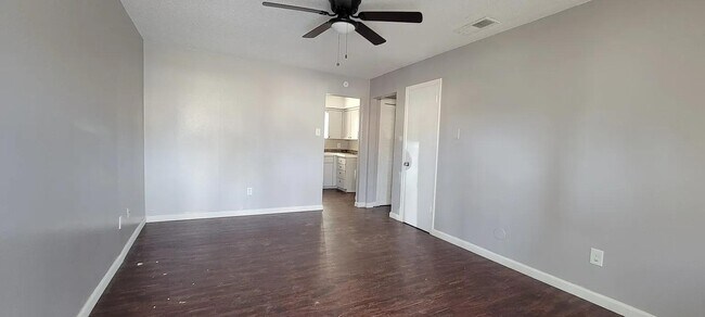 Foto del edificio - 5820 Butler Rd