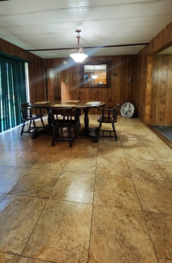 Building Photo - 465 Pecan