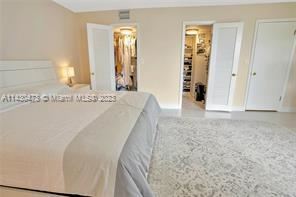 Building Photo - 2 br, 2.5 bath House - 2421 NE 10th St # 153