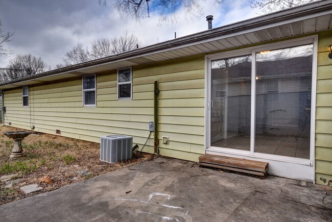 Building Photo - 2505 S Ingram Mill Rd