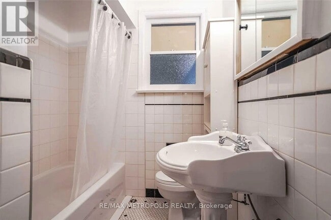 Building Photo - 366 Beechgrove Dr