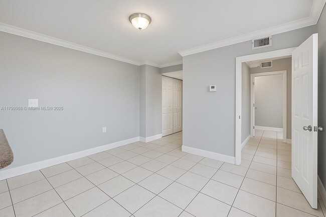 Building Photo - 5150 W 12th Ave