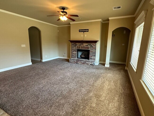 Building Photo - 3 bedroom/2 bath -Collinsville Schools