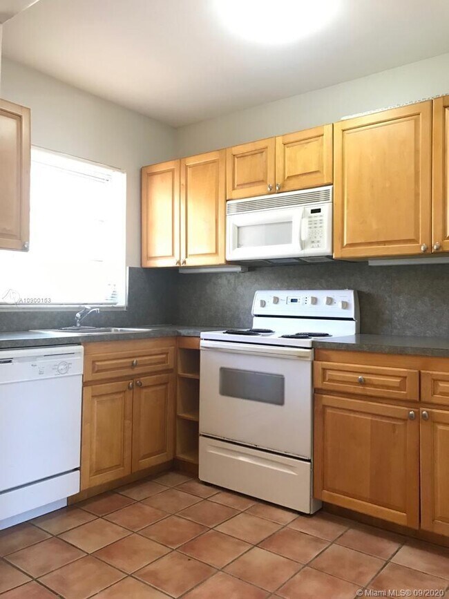 Building Photo - 7734 SW 55th Ave