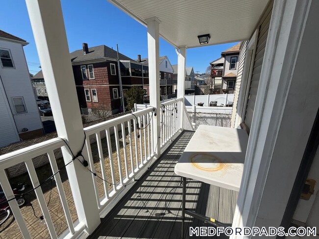 Foto del edificio - 46 Stanley Ave