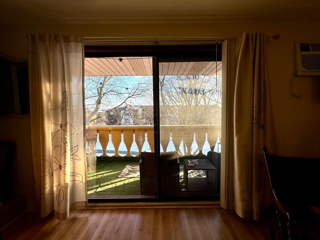 Building Photo - 13 Parkside Ct