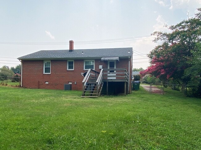 Building Photo - Brick Rancher Near McGuire Hospital