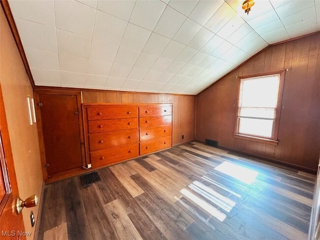 Building Photo - 828 Cove Rd