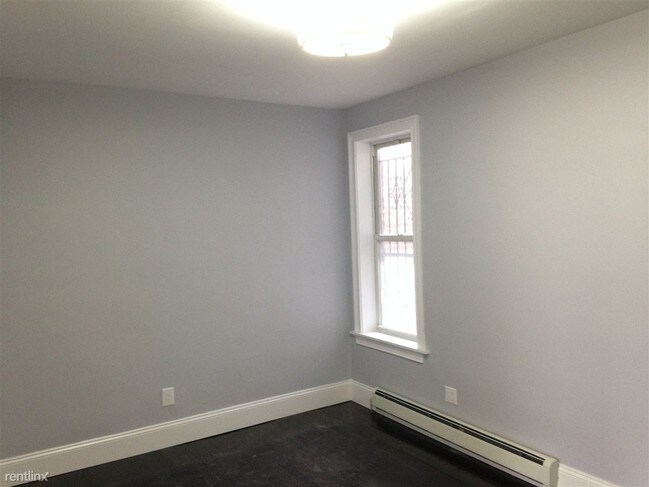 Foto del edificio - 2 br, 1 bath Apartment - 872 E New York Ave
