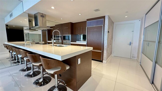 Building Photo - 495 Brickell Ave
