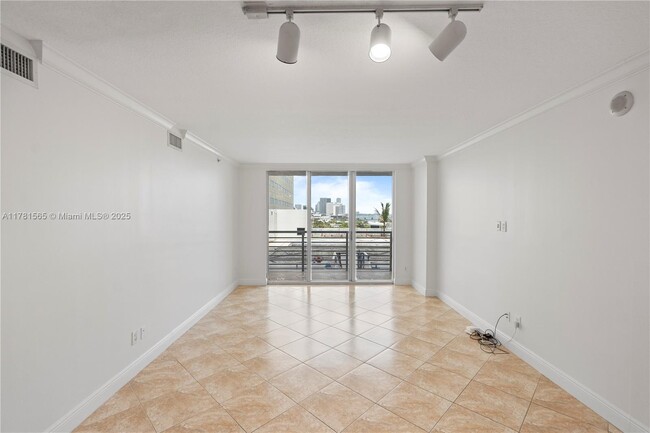 Building Photo - 325 S Biscayne Blvd