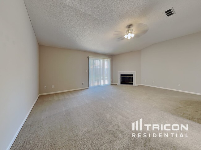 Foto del edificio - 3705 Woodbriar Dr