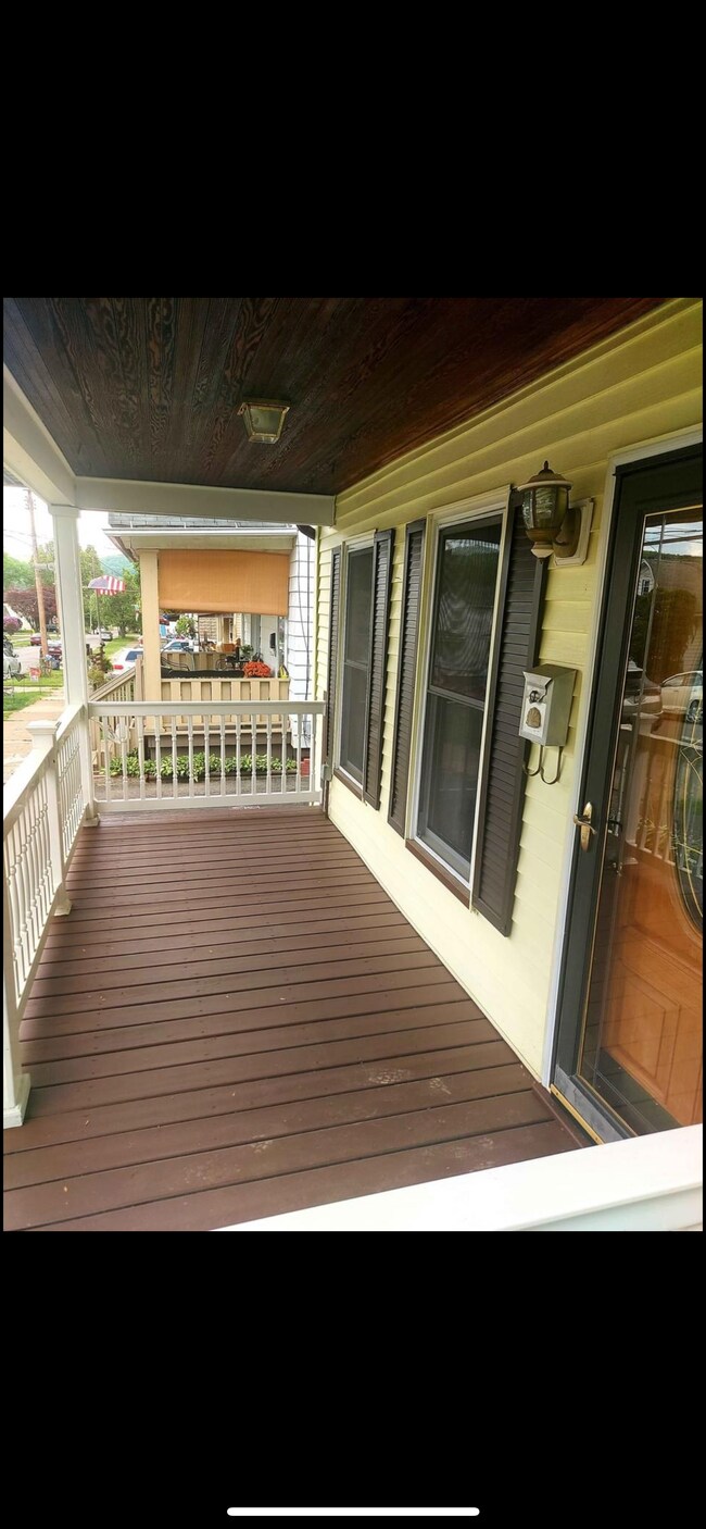 1431 Chestnut St, Franklin, PA 16323 House Rental in Franklin, PA