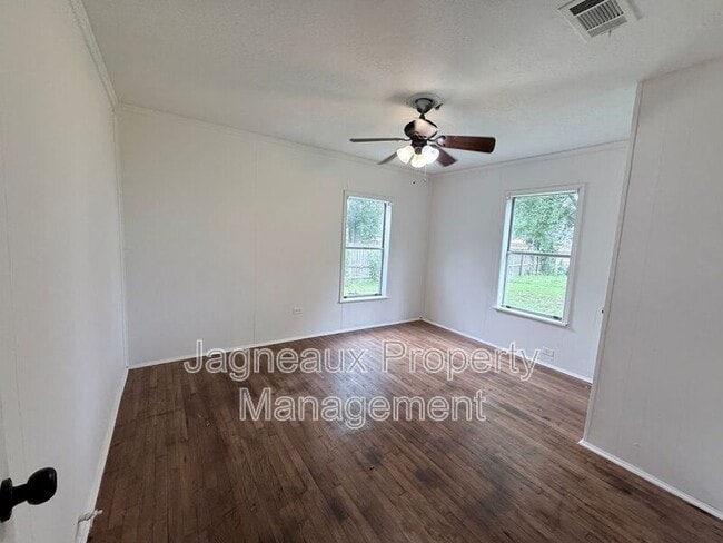 Building Photo - 807 Camelia St