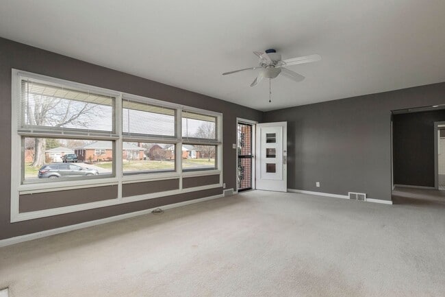 Foto del edificio - 3706 Chevy Chase Rd