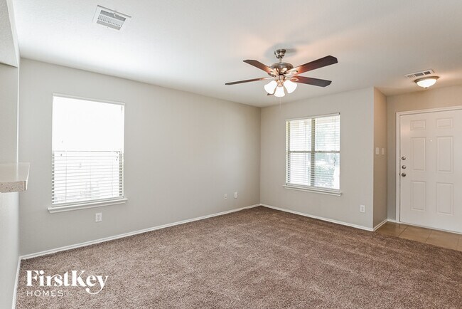 Foto del edificio - 8143 Chancewood Ln
