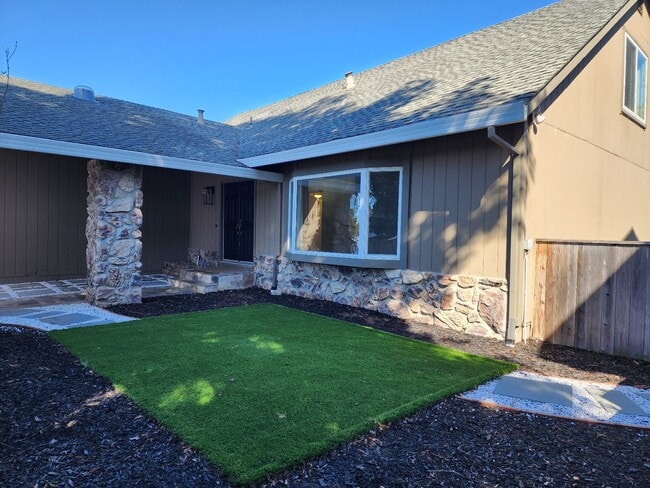 Building Photo - 5728 Dexter Cir