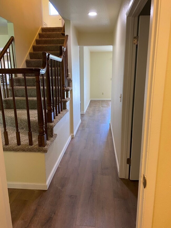 Foto del edificio - Coming Soon - Beautifully remodeled 5 bed/...