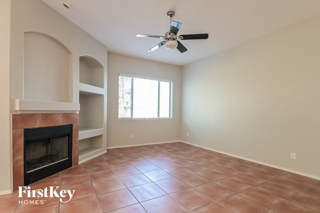 Foto del edificio - 8551 N Rolling River Dr