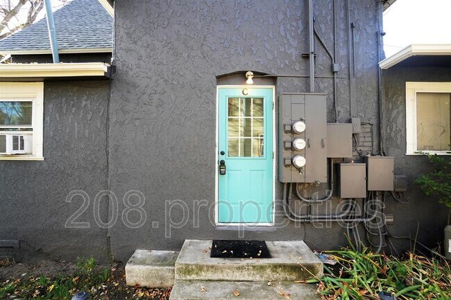 Building Photo - 712 E Jefferson St