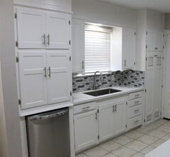 Building Photo - 2215 Hermann Dr