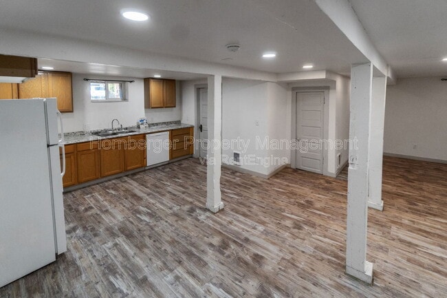 Building Photo - 1128 W Jackson Ave