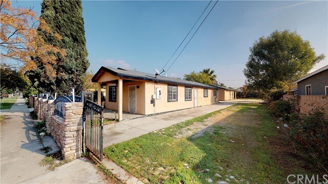 Building Photo - 320 N Soldano Ave