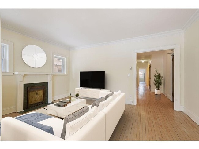 Building Photo - 1941 Fremont Ave S