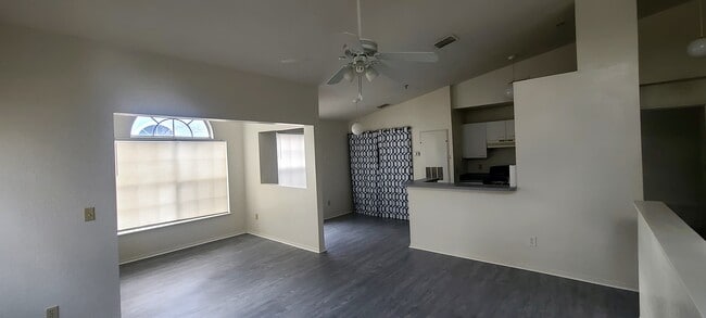 Building Photo - 1613 Columbia Arms Cir