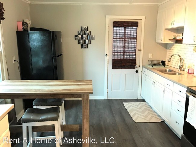 Building Photo - 2 br, 1 bath House - 338 Riverview Drive