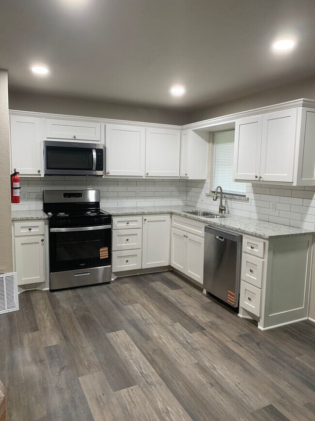 Foto del edificio - 4-Bedroom 1.5 Bath