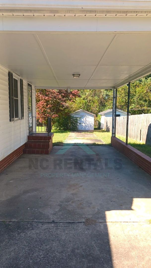 Building Photo - 1405 Vine St