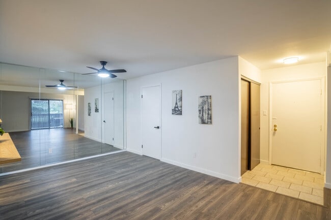 Building Photo - 800 Brook Dr