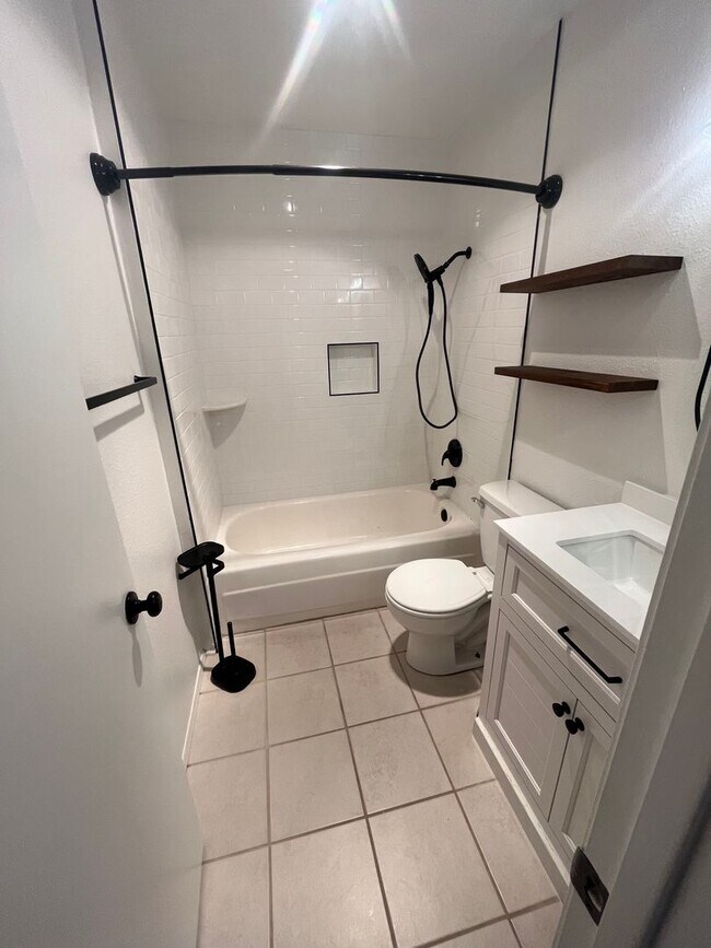 Foto del edificio - Available 9/1/25! Upgraded Studio in Heart...