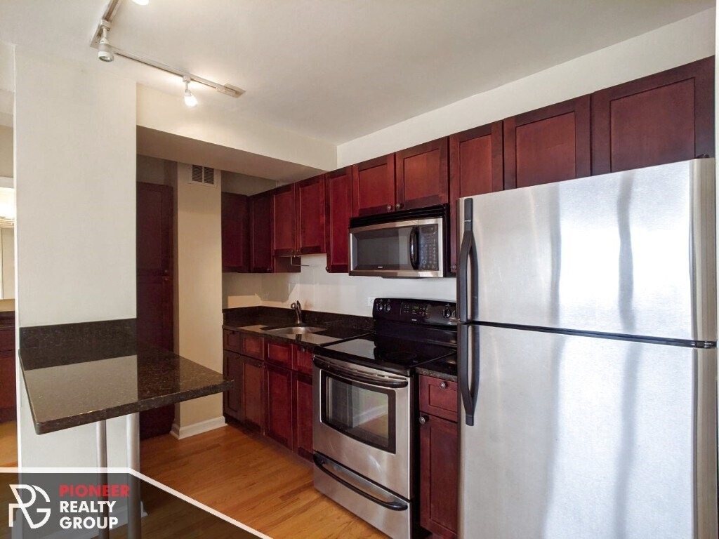 Primary Photo - 4180 N Marine Dr