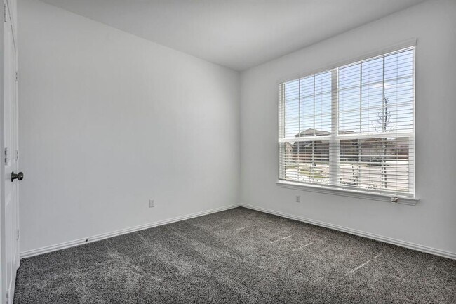 Building Photo - 506 Sixpence Ln