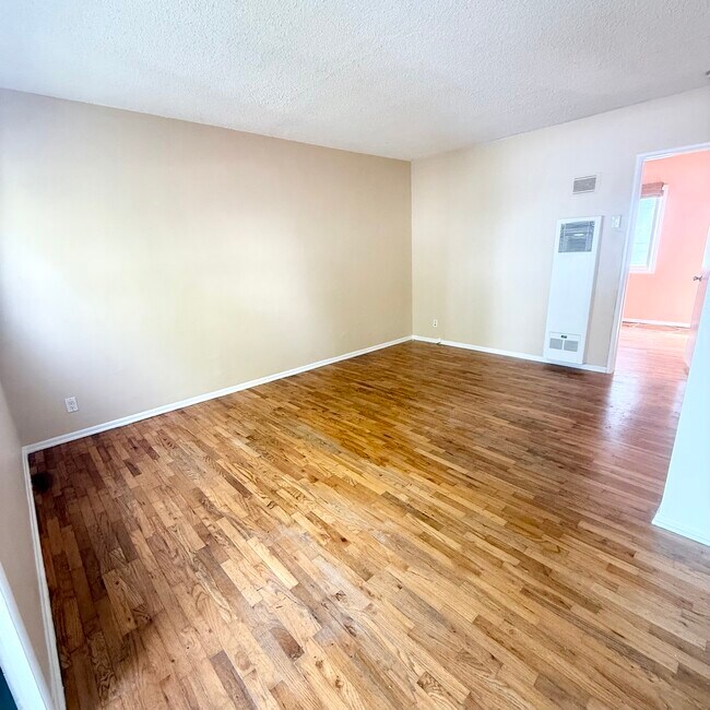 Building Photo - 610 Pier Ave