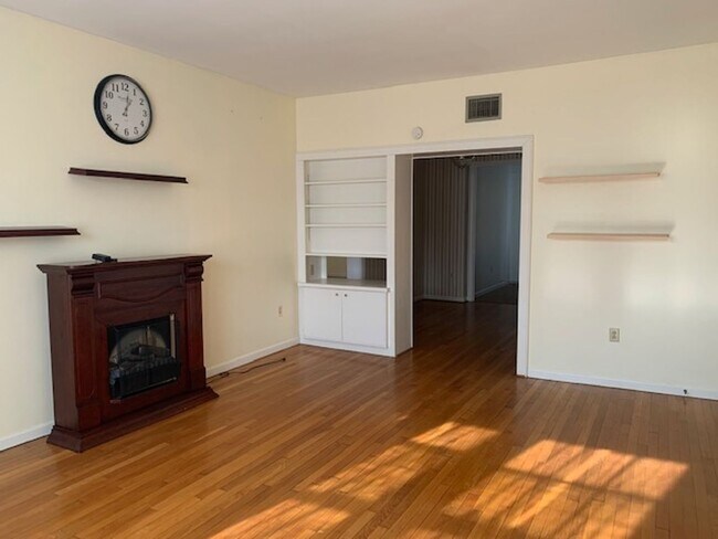 Foto del edificio - 207 Diamond Blvd