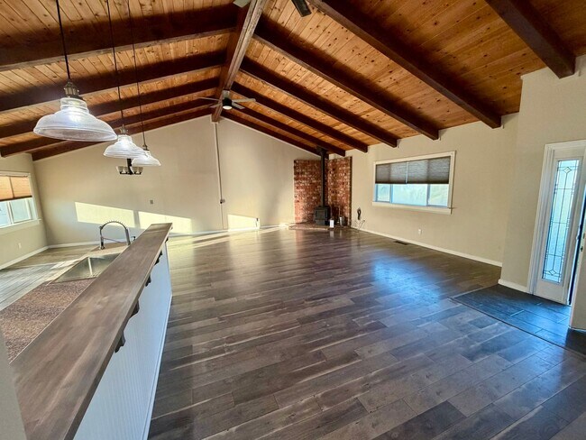 Building Photo - 3 BED 2 BATH IN COTTONWWOOD, CA