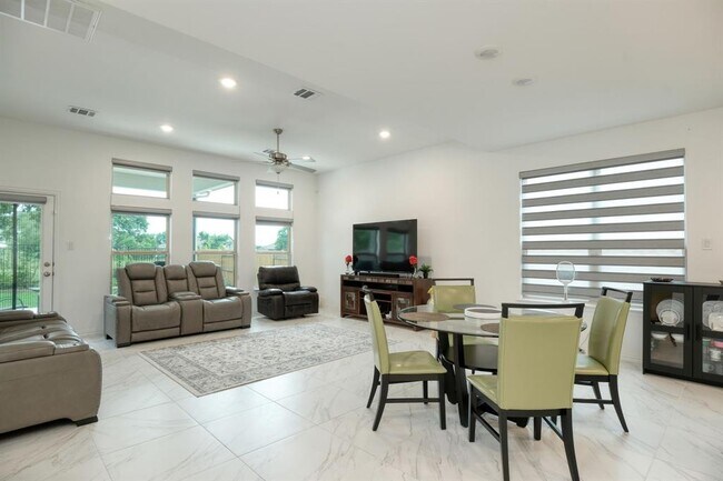 Building Photo - 2309 Wooded Run Trl