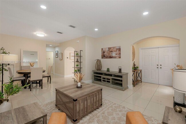 Building Photo - 4020 SW 157th Ave