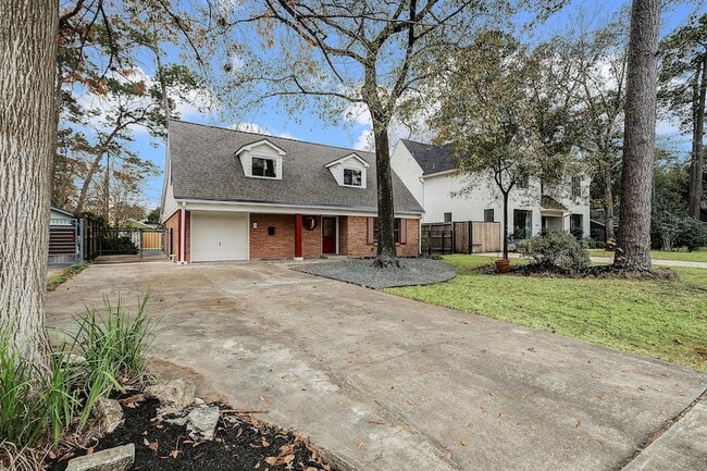 Building Photo - 1051 Gardenia Dr