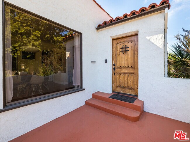 Foto del edificio - 1623 Carmona Ave