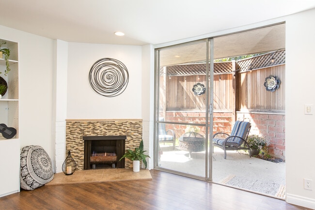 Building Photo - 6305 Green Valley Cir
