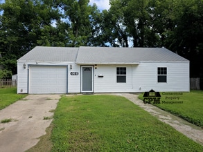 Building Photo - 922 N Garfield St