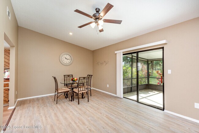Foto del edificio - 4805 Squires Dr