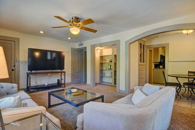 Foto del edificio - Storage in Arlington Heights