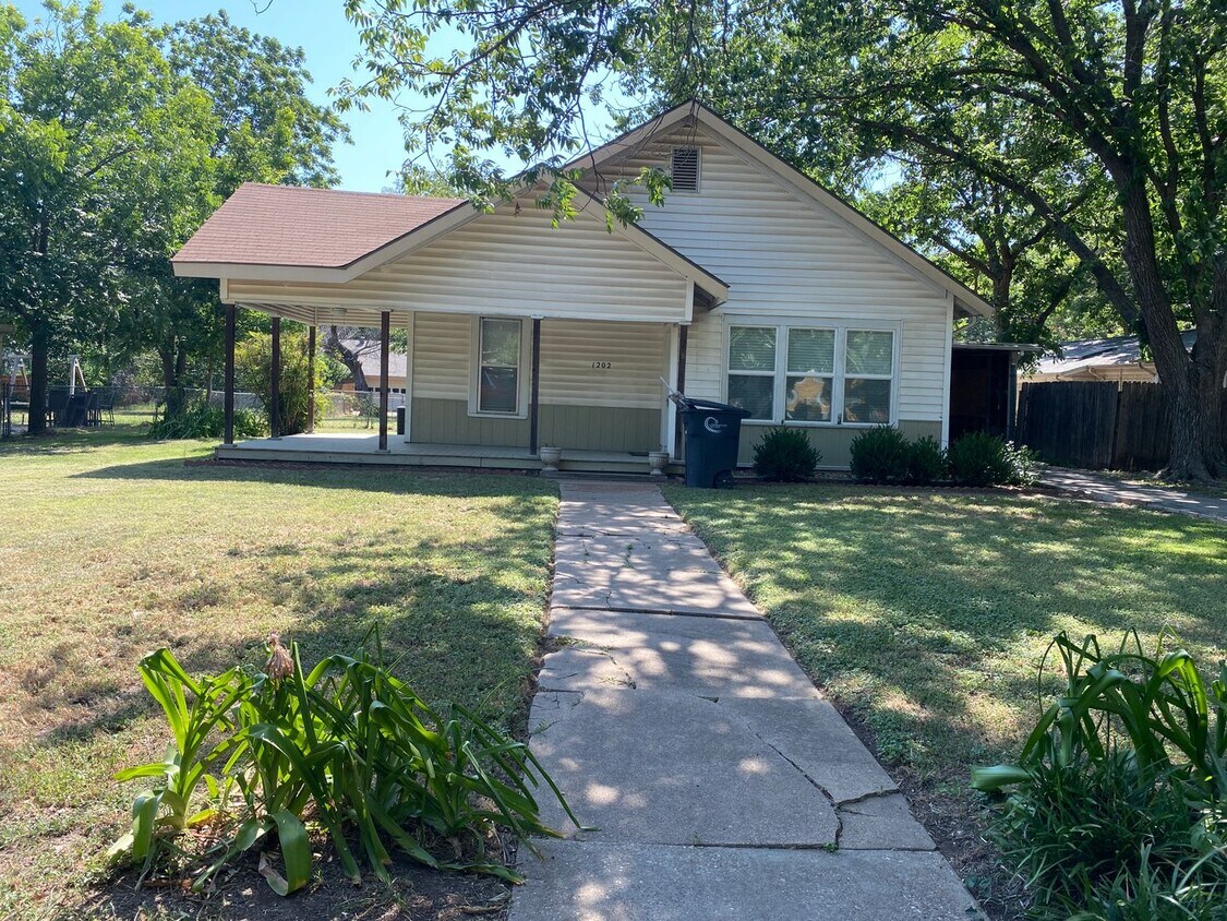 Primary Photo - 1202 Stanwood Ave