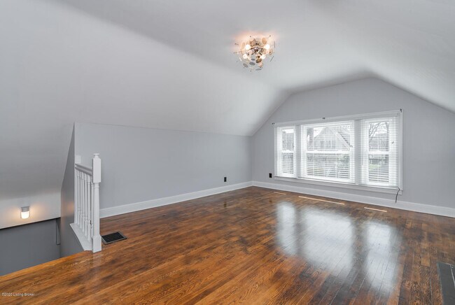 Building Photo - 2011 Woodbourne Ave