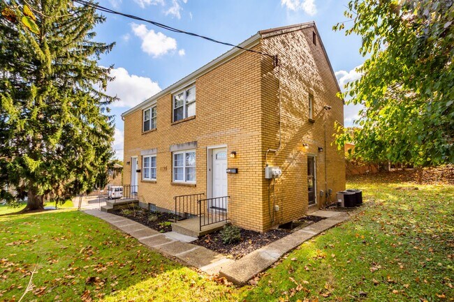 Foto del edificio - AVAILABLE FOR AUGUST 7TH!! Don't miss this FANTASTIC 1-bedroom in Penn Hills!